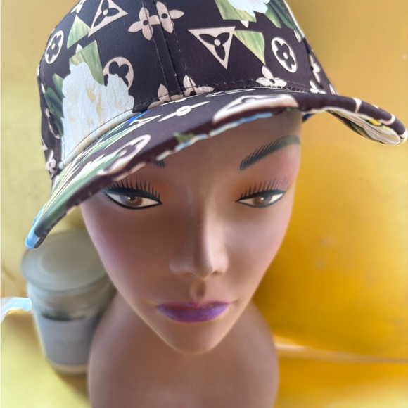 Black and Beige Patterned Cap - Picture 5 of 10